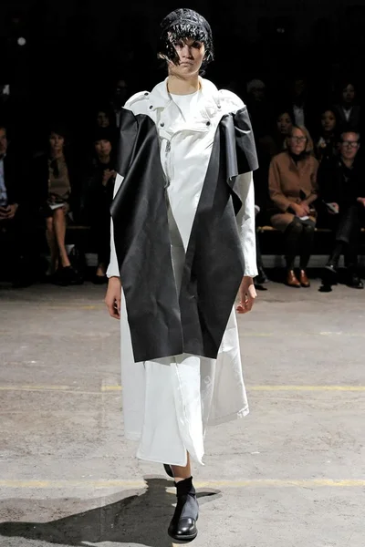 Look 10
